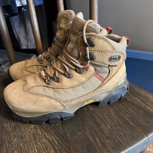 Women’s hiking boots